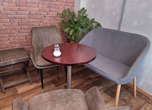 Runder Tisch aus Marias Cafe
