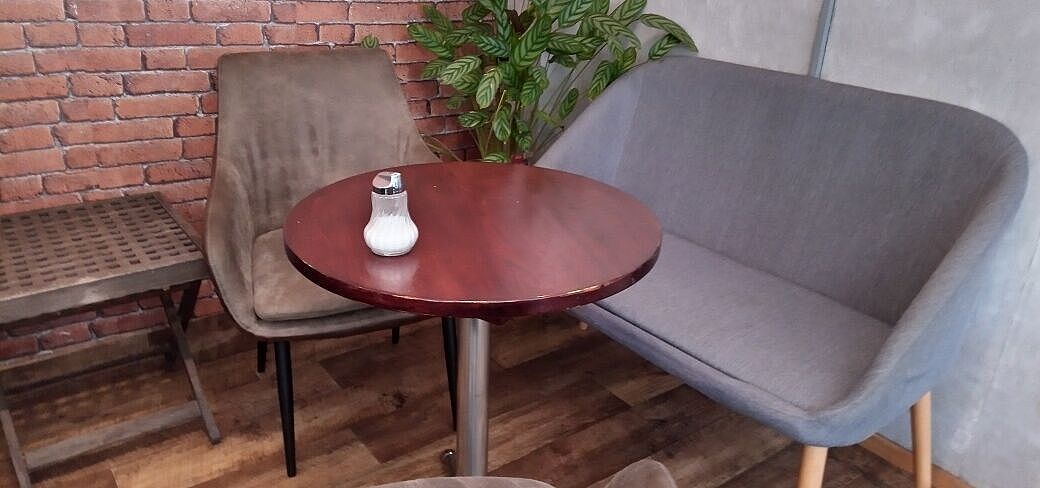 Runder Tisch aus Marias Cafe